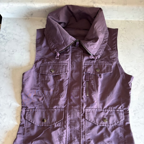 Eddie Bauer travel vest, new, purple, small. - Picture 1 of 3